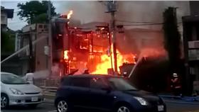 日本老伯炒菜時看到蟲殺蟲劑一噴燒毀4棟房