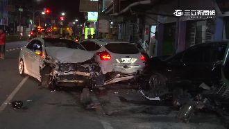 疑疲勞駕駛連撞3汽機車　釀1死4傷