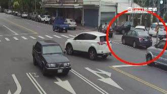 傻眼！機車「待轉區」竟成轎車停車格