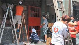 蝸居老人 里長張惠雯提供