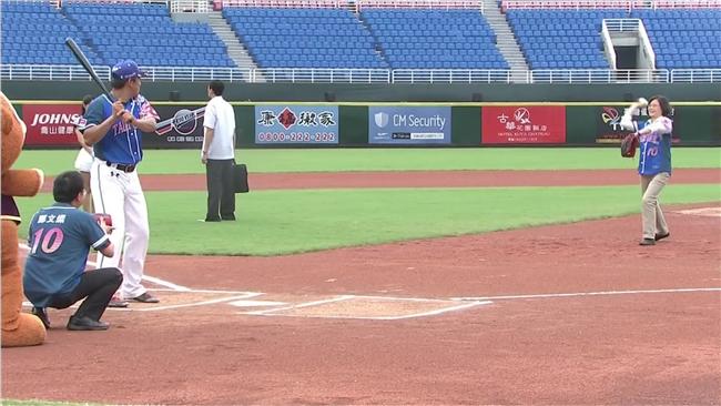 開球揮棒落空是慣例？竟然是這個原因