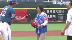 蔡英文開球 陳金鋒 （電視台快截）