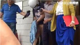 陳兒持球棒毆死父親遭移送法辦（翻攝畫面）