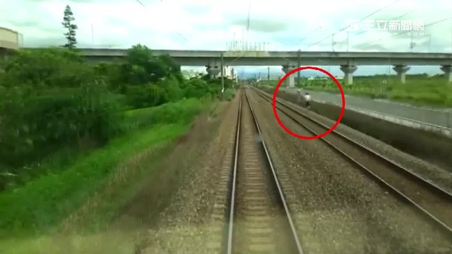 「小跑哥」闖軌練跑　自強號急煞等他