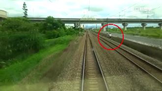 「小跑哥」闖軌練跑　自強號急煞等他