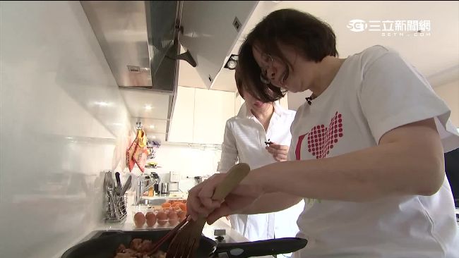 邀閣員到家聊政策　蔡英文親手做羹湯