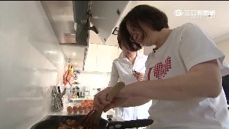 邀閣員到家聊政策　蔡英文親手做羹湯