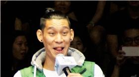 篤信基督教的旅美NBA球星林書豪（右）11日在高雄出席「不斷突破的豪生命」生命經驗分享會，分享自己的信仰經歷。（圖／中央社）