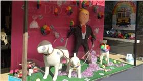 川普,狗屎袋,http://www.sfgate.com/news/article/Donald-Trump-Dumps-on-Trump-dog-poop-bags-waste-7984941.php