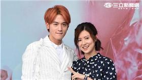 吳思賢舉辦專輯捉迷藏簽唱會與歌迷相見歡,林予晞贈天下第一帥匾額站台助陣