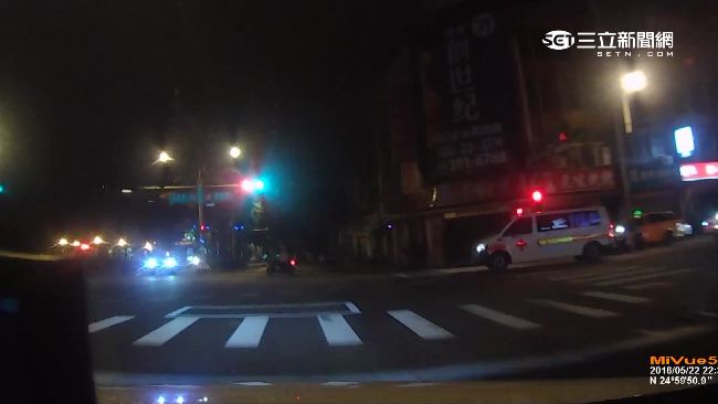 賓士閃神撞救護車　大呼歹勢求和解