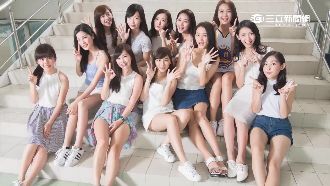 淡江女孩拍月曆　美景正妹全入鏡