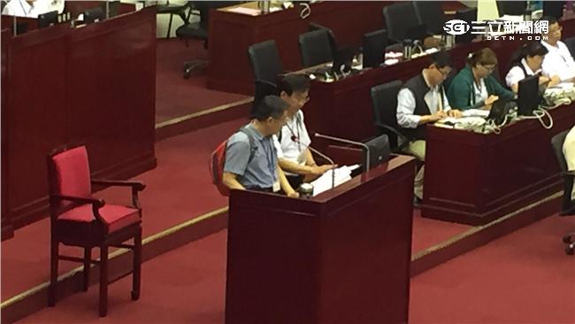 為這樁　柯文哲質詢揹書包