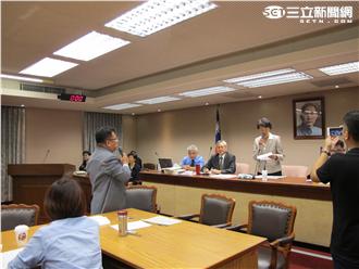 黃昭順兩度宣布休息　傳洗頭、喝咖啡