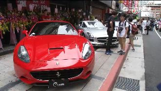 超跑租賃違停遭檢舉　警開14張罰單