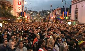 卡斯楚區同志夜店槍擊案哀掉晚會遊行 圖／路透社