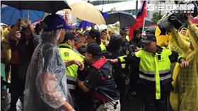 抗議 台灣民政府 張之謙攝