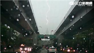 雷神索爾降臨？閃電直劈台北101