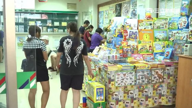 郵局臨時攤位攬客　擋道引發民眾不滿
