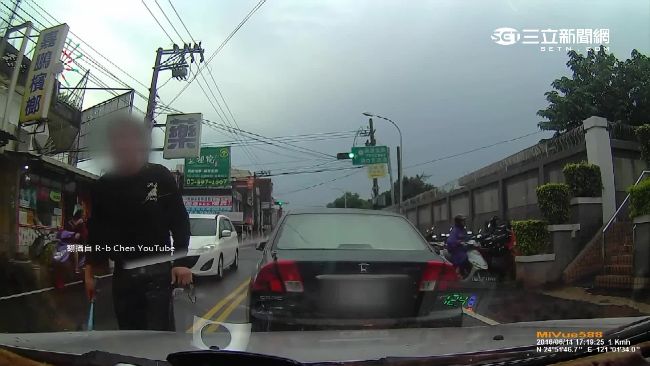 狂按喇叭逼車遭嗆聲　上網討拍反被譏
