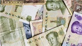 人民幣（圖／翻攝自攝影者Japanexperterna.se, Flickr CC License）
https://www.flickr.com/photos/68532869@N08/17254889118/in/photolist-4Nri37-d9Ldte-nBsxvy-4QqJcB-eNwfS5-nBv1kU-nnhER-5FrY8m-39Uhc-shKPof-5FqUDW-zneALo-ysEcGT-4SyJfJ