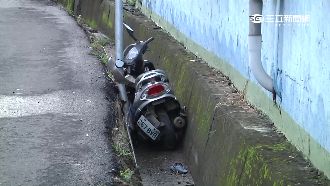 連車帶人卡水溝　130公分男送醫亡