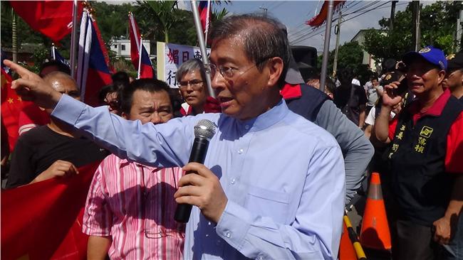 圍攻民政府總部　白狼：日本人走狗
