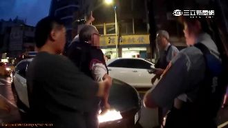 失控狂飆罵髒話　酒醉男遭警強行壓制