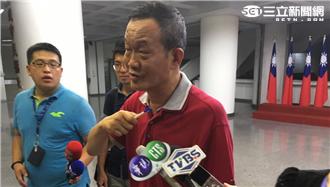 保險糾紛　民眾在市議會切腹自殘