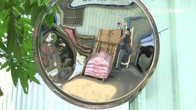 反光鏡凹陷5公分　對向來車消失無蹤