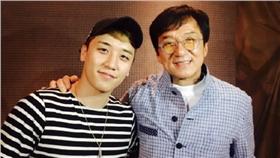 勝利,成龍,BIGBANG-翻攝自SEUNGRI勝利-YG微博