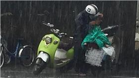 團膳公司,食餘,獨居老人,弱勢家庭,食物,社工,社會局
Corr Hsiao 臉書