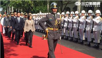 影／南下閱兵　蔡英文唱「吾黨所宗」