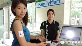 快商機！全家導入感應式金融卡　萊爾富夏日零嘴吹日風