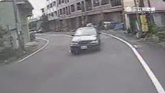 男逆向狠撞救護車　酒測值竟達1.5