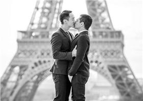 #TwoMenKissing 用愛回應美奧蘭多夜店槍擊案