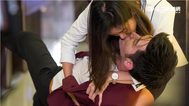 林可彤光腳硬上　強勢壁咚怒吻簡宏霖