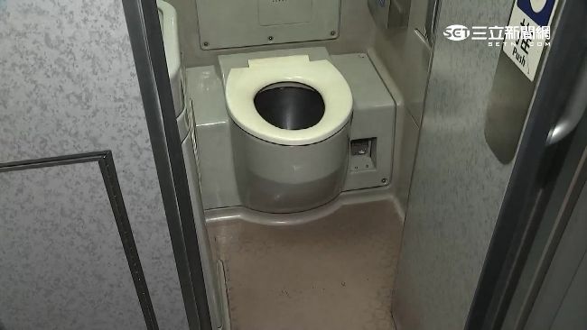 困廁所「燒衛生紙」求救！高鐵發聲明