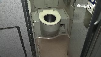 男困高鐵廁所　竟「火燒衛生紙」求援