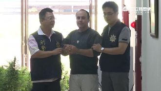 疑用厚雜誌包裹利剪　美男當庭刺頸亡