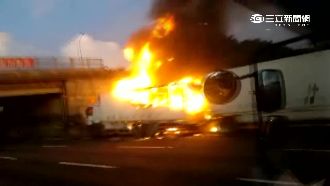 國道大冒濃煙　載滿飲料聯結車變火球