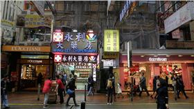 銅鑼灣書店-圖取自維基百科-https://zh.wikipedia.org/wiki/%E9%8A%85%E9%91%BC%E7%81%A3%E6%9B%B8%E5%BA%97#/media/File:Causeway_Bay_Bookstore_exterior.jpg
