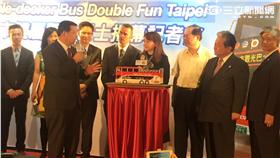 ▲ 觀傳局長簡余晏出席雙層巴士簽約記者會（圖／記者盧冠妃攝）