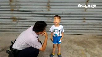 起床找不到媽媽　男童獨走3公里尋母