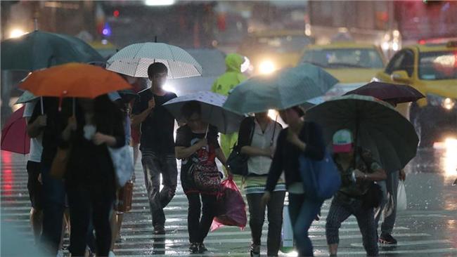 妮妲颱風「路過」　花東高屏慎防大雨