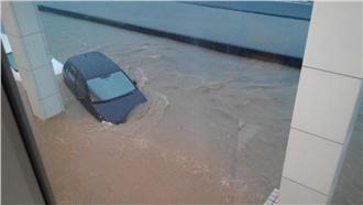 圖輯／車快滅頂了！汐止淹水惡夢重來