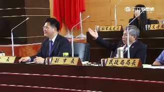 議員質詢怕「低頭」　張光瑤拒交手機