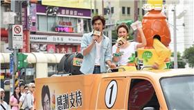 陳柏霖代言茶飲熱銷慶功化身帥氣謝票員