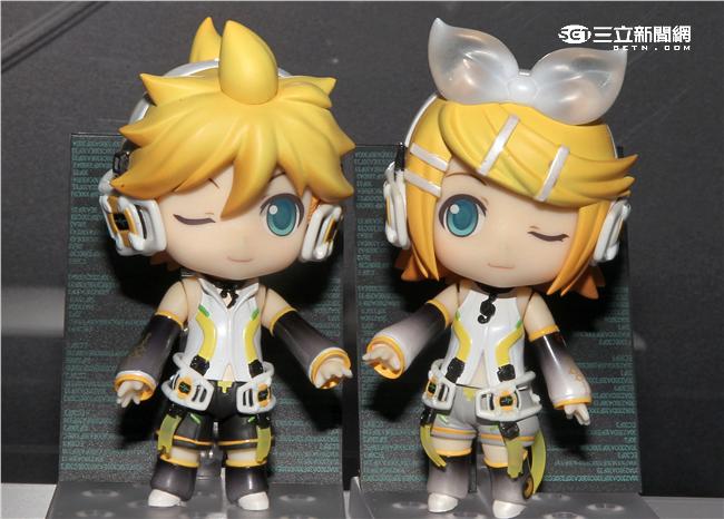 「看得見的聲音：初音未來」特展，黏土人、初音未來。（記者邱榮吉/攝影）