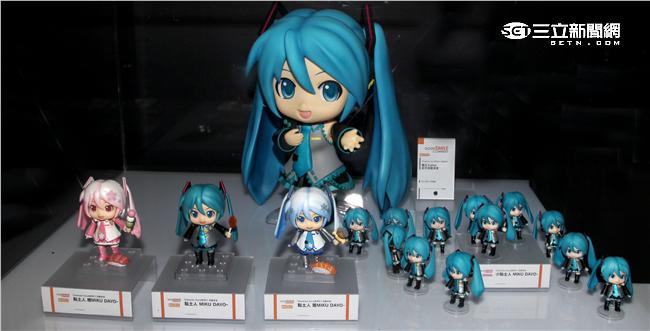 「看得見的聲音：初音未來」特展，黏土人、初音未來。（記者邱榮吉/攝影）